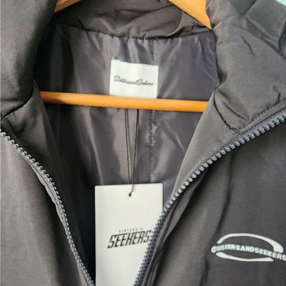 Sistersandseekers Black Puffer Coat with High Collar and Full-Length Zipper NWT - Picture 3 of 10